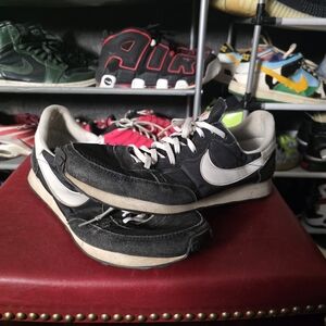 🔥 Nike Waffle Black and White Athletic Shoes Size 12